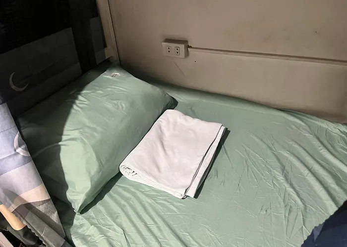 Hostel Rowena's Transient House Manila